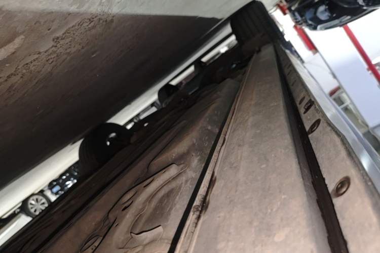 Used Cadillac XT4 2018 28T Two-Wheel Drive Leading Version Right Side Sill