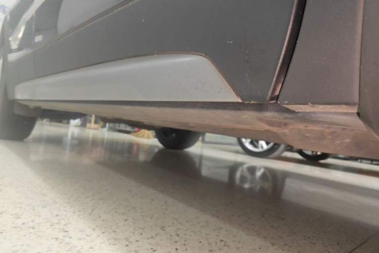 Used Cadillac XT4 2018 28T Two-Wheel Drive Leading Version Right Side Sill