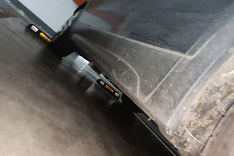 Used Cadillac XT4 2018 28T 4x4 Platinum Edition Right Side Sill