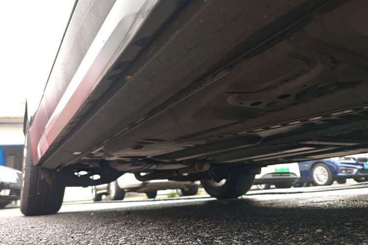 Used Cadillac XT4 2018 28T Two-Wheel Drive Leading Sport Model Right Side Sill