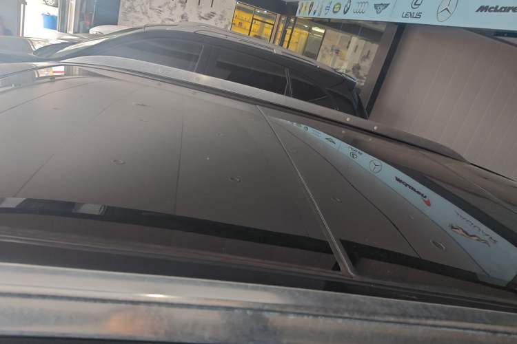 Used Cadillac XT4 2018 28T Two-Wheel-Drive Luxury Model Roof