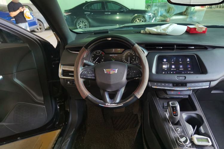 Used Cadillac XT4 2018 28T Two-Wheel Drive Tech Version Steering Wheel