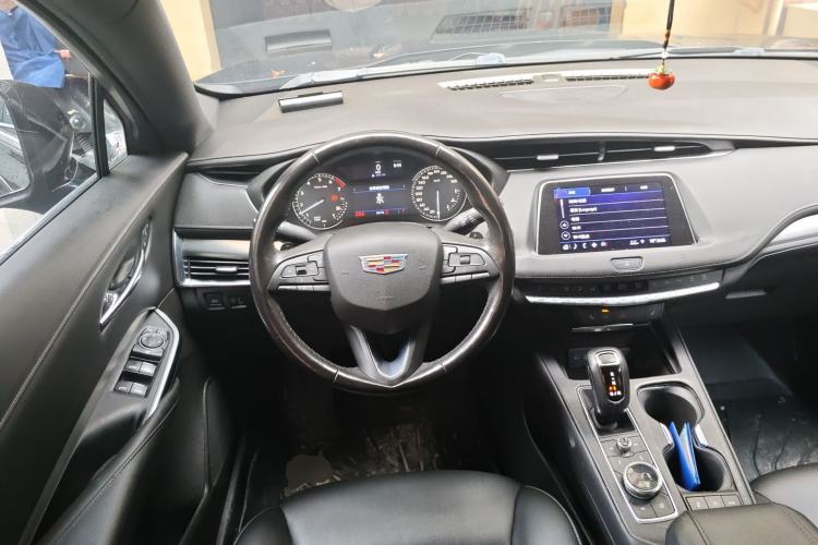 Used Cadillac XT4 2018 28T Two-Wheel-Drive Luxury Model Steering Wheel