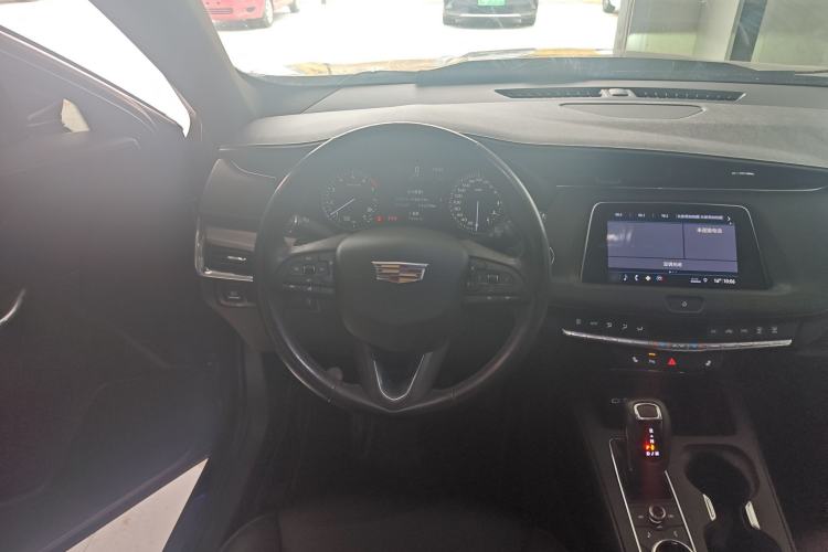 Used Cadillac XT4 2018 28T Two-Wheel-Drive Luxury Model Steering Wheel