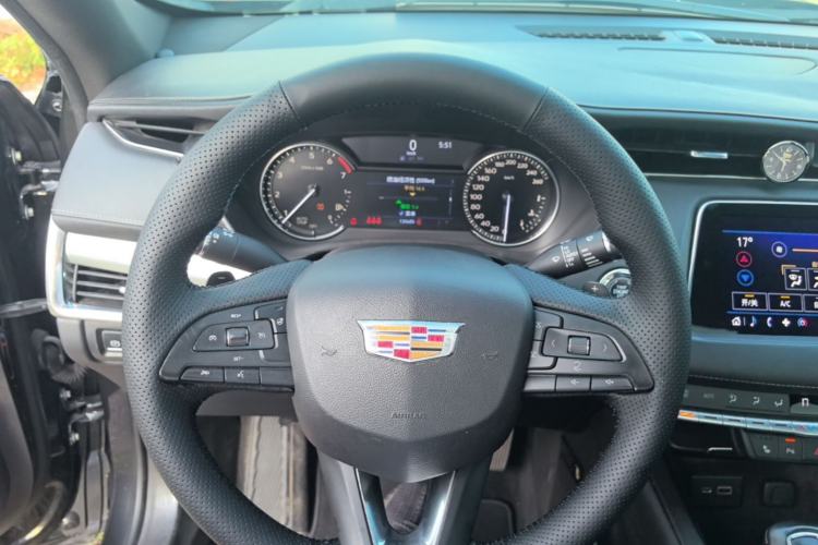 Used Cadillac XT4 2018 28T Two-Wheel-Drive Luxury Model Steering Wheel