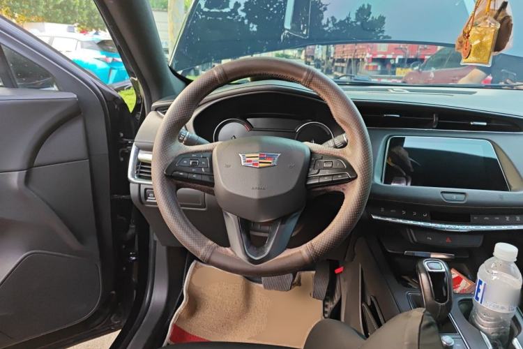 Used Cadillac XT4 2018 28T Two-Wheel Drive Tech Version Steering Wheel