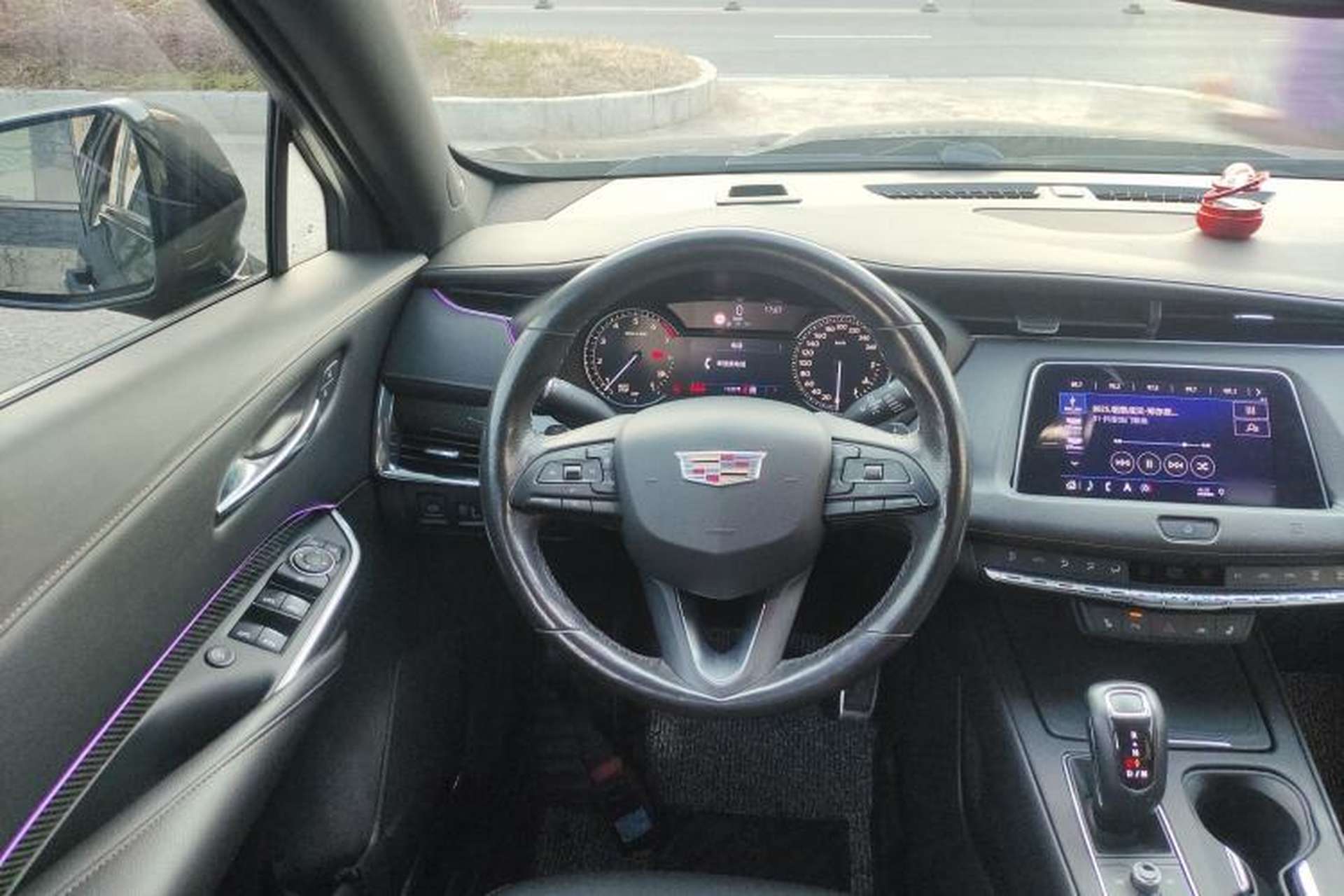 Used Cadillac XT4 2018 28T 4x4 Leading Sport Model Steering Wheel