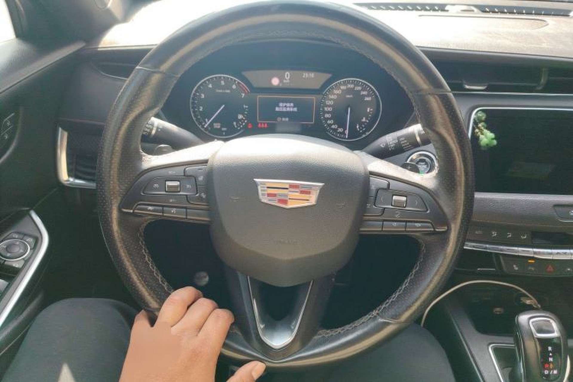 Used Cadillac XT4 2018 28T 4x4 Leading Sport Model Steering Wheel