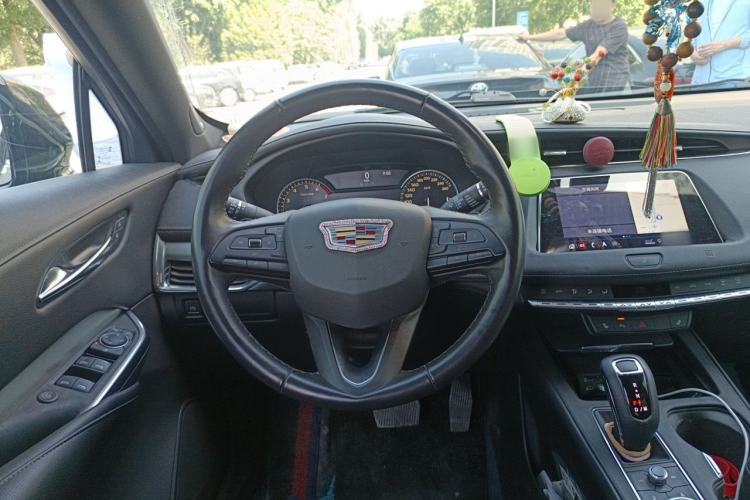 Used Cadillac XT4 2018 28T Two-Wheel-Drive Luxury Model Steering Wheel
