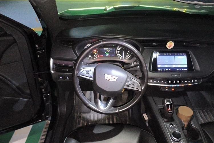 Used Cadillac XT4 2018 28T Two-Wheel Drive Tech Version Steering Wheel