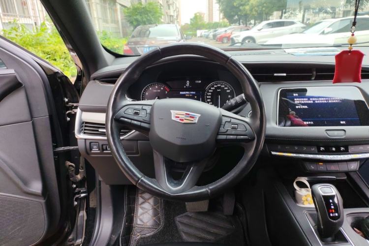 Used Cadillac XT4 2018 28T Two-Wheel-Drive Luxury Model Steering Wheel