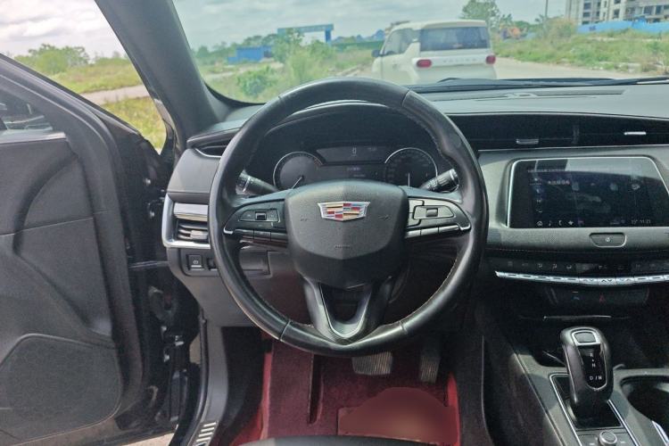 Used Cadillac XT4 2018 28T Two-Wheel Drive Tech Version Steering Wheel