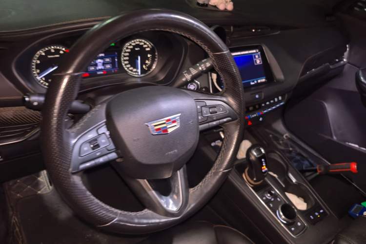 Used Cadillac XT4 2018 28T Two-Wheel Drive Luxury Sport Model Steering Wheel