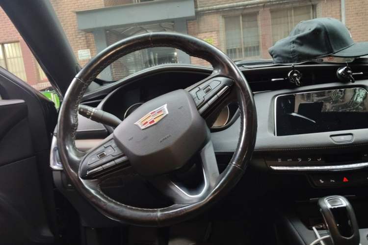 Used Cadillac XT4 2018 28T Two-Wheel Drive Leading Version Steering Wheel