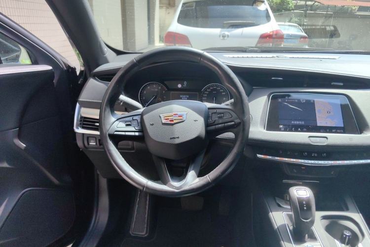 Used Cadillac XT4 2018 28T Two-Wheel-Drive Luxury Model Steering Wheel