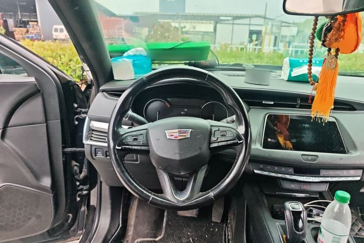 Used Cadillac XT4 2018 28T Two-Wheel Drive Tech Version Steering Wheel