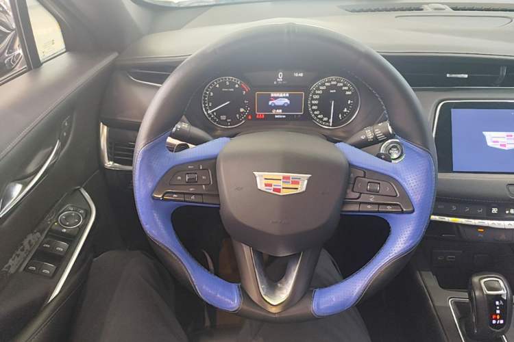 Used Cadillac XT4 2018 28T Two-Wheel Drive Tech Version Steering Wheel