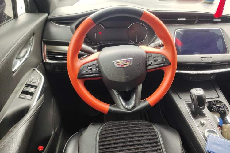 Used Cadillac XT4 2018 28T Two-Wheel-Drive Luxury Model Steering Wheel