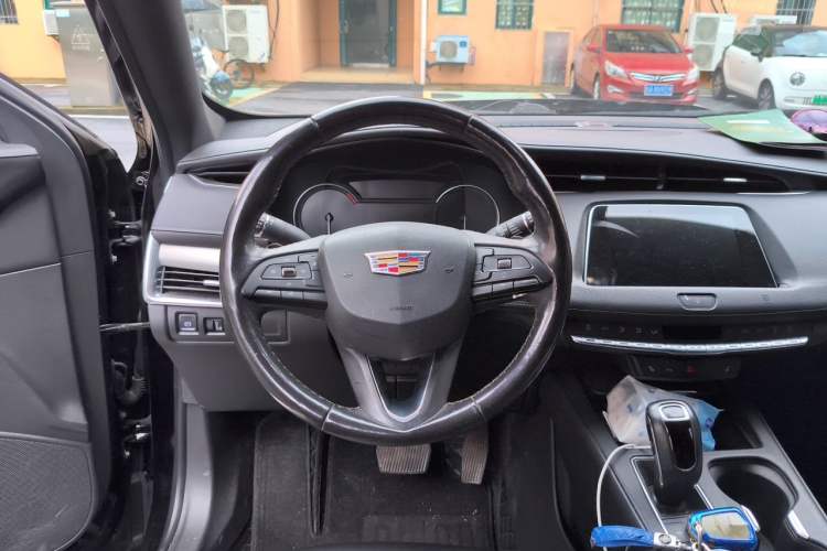 Used Cadillac XT4 2018 28T Two-Wheel-Drive Luxury Model Steering Wheel