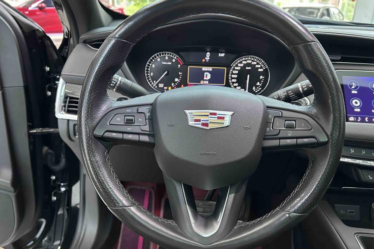 Used Cadillac XT4 2018 28T Two-Wheel Drive Luxury Sport Model Steering Wheel
