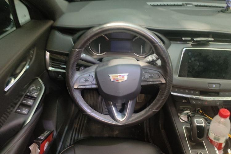 Used Cadillac XT4 2018 28T Two-Wheel Drive Luxury Sport Model Steering Wheel