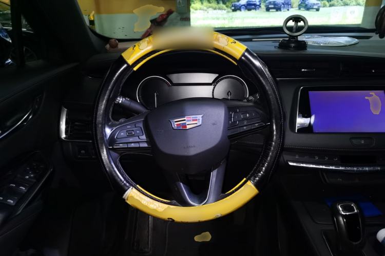 Used Cadillac XT4 2018 28T Two-Wheel Drive Tech Version Steering Wheel
