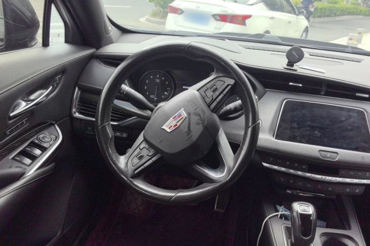 Used Cadillac XT4 2018 28T 4x4 Platinum Sport Edition Steering Wheel
