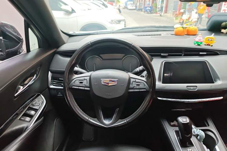 Used Cadillac XT4 2018 28T Two-Wheel Drive Tech Version Steering Wheel