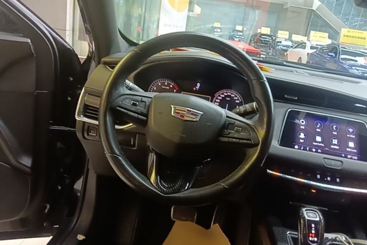 Used Cadillac XT4 2018 28T Two-Wheel Drive Luxury Sport Model Steering Wheel