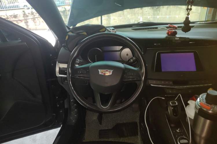 Used Cadillac XT4 2018 28T Two-Wheel Drive Leading Version Steering Wheel