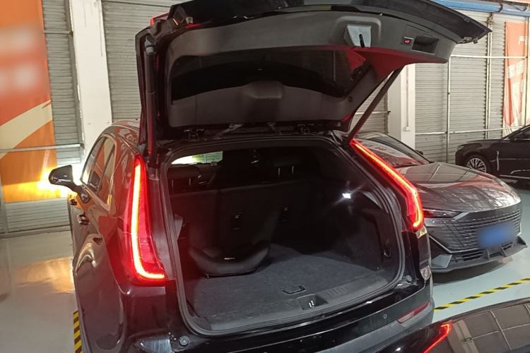 Used Cadillac XT4 2018 28T Two-Wheel Drive Tech Version Trunk
