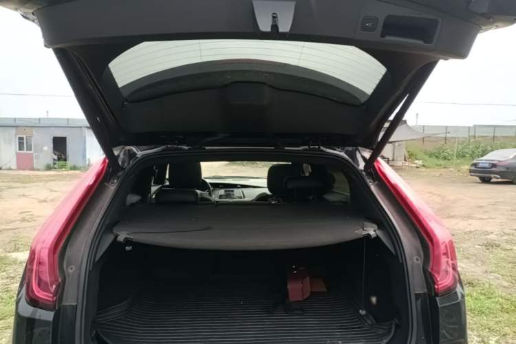 Used Cadillac XT4 2018 28T Two-Wheel Drive Leading Version Trunk