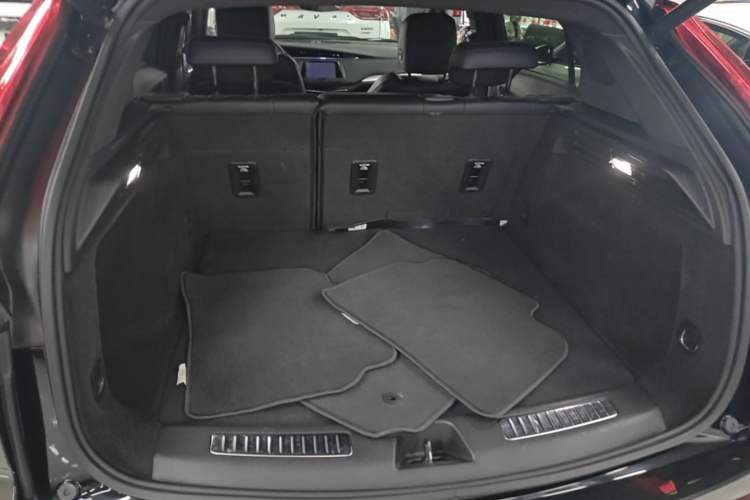Used Cadillac XT4 2018 28T Four-Wheel Drive Leading Model Trunk