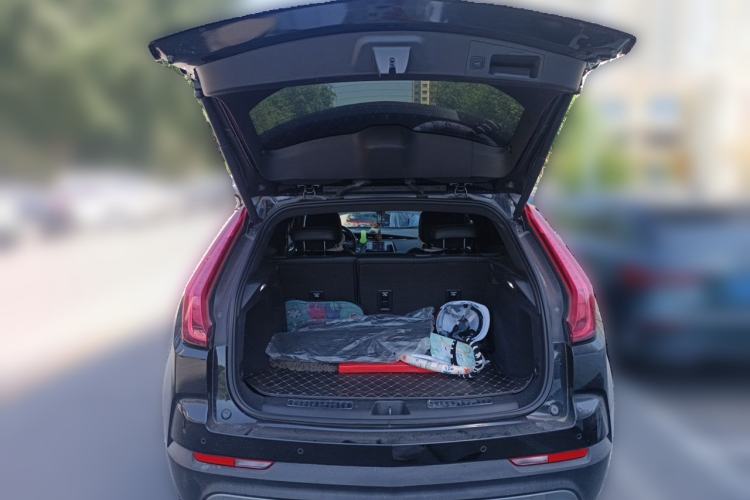 Used Cadillac XT4 2018 28T Two-Wheel-Drive Luxury Model Trunk