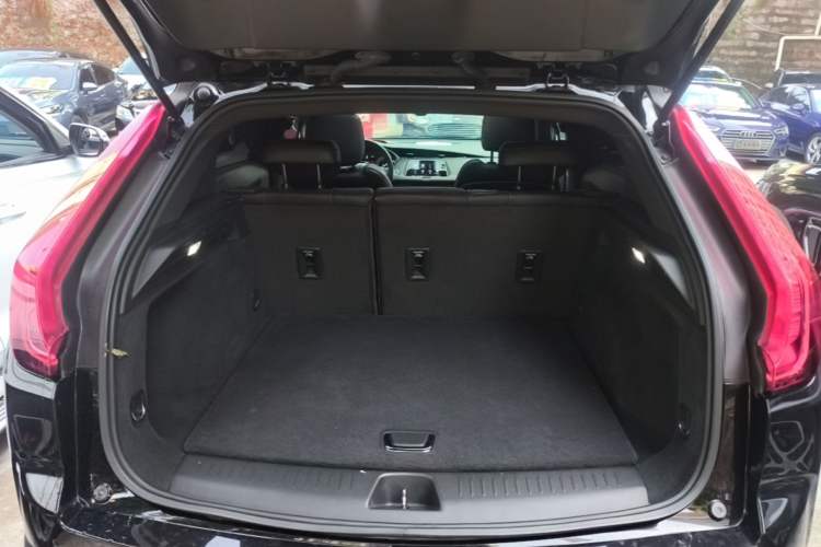Used Cadillac XT4 2018 28T Two-Wheel Drive Tech Version Trunk