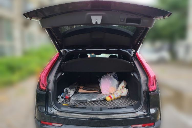 Used Cadillac XT4 2018 28T Two-Wheel-Drive Luxury Model Trunk