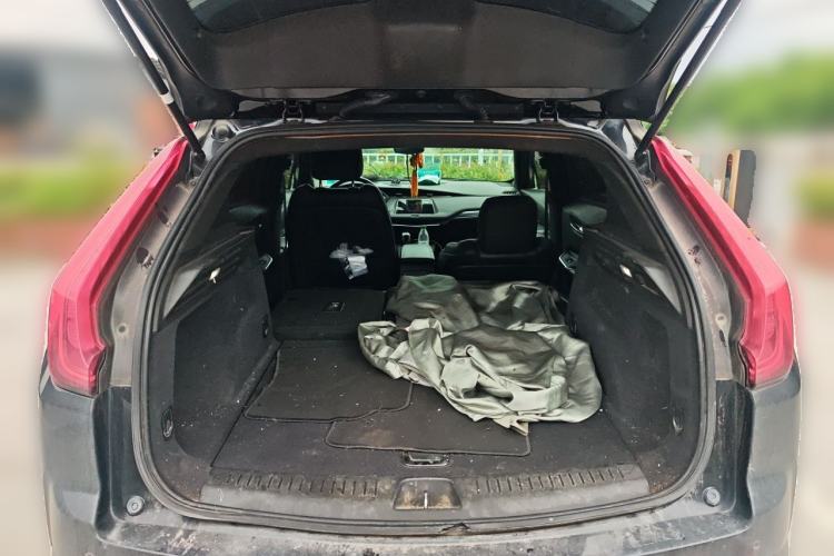 Used Cadillac XT4 2018 28T Two-Wheel Drive Tech Version Trunk