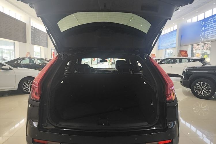 Used Cadillac XT4 2018 28T Two-Wheel Drive Tech Version Trunk