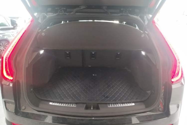 Used Cadillac XT4 2018 28T Two-Wheel Drive Leading Version Trunk