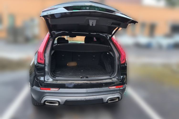 Used Cadillac XT4 2018 28T Two-Wheel-Drive Luxury Model Trunk