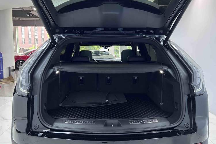 Used Cadillac XT4 2018 28T Two-Wheel Drive Luxury Sport Model Trunk