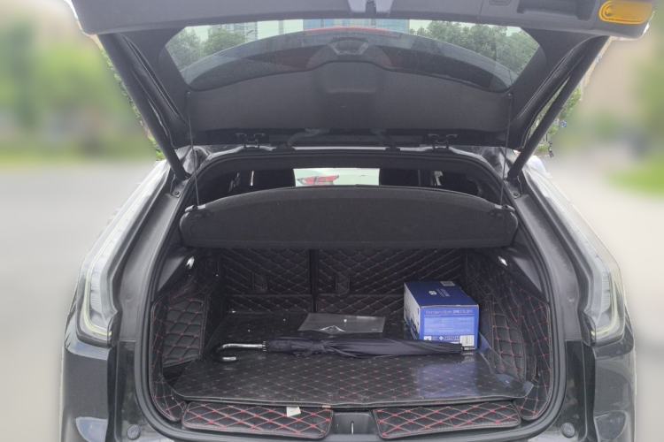 Used Cadillac XT4 2018 28T 4x4 Platinum Sport Edition Trunk