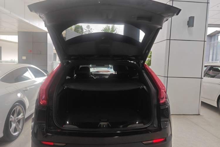 Used Cadillac XT4 2018 28T Two-Wheel Drive Leading Version Trunk