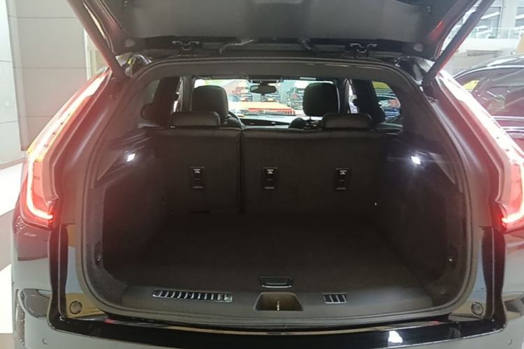 Used Cadillac XT4 2018 28T Two-Wheel Drive Luxury Sport Model Trunk