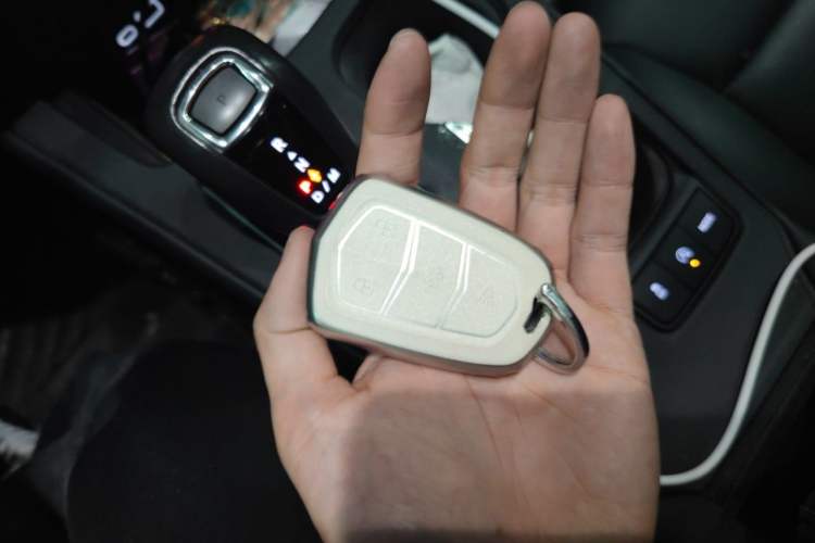Used Cadillac XT4 2018 28T Two-Wheel-Drive Luxury Model Vehicle Key