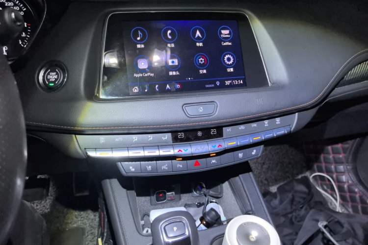 Used Cadillac XT4 2018 28T 4x4 Platinum Sport Edition Audio And AC Panel