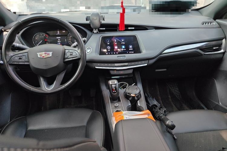 Used Cadillac XT4 2018 28T Two-Wheel Drive Tech Version Center Console