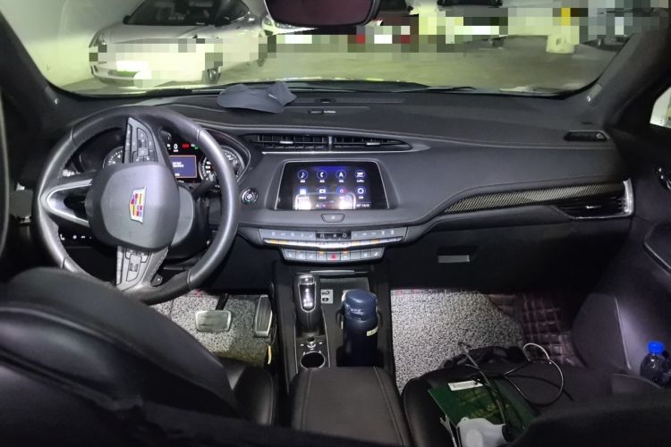 Used Cadillac XT4 2018 28T 4x4 Platinum Sport Edition Center Console