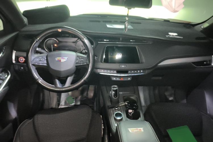 Used Cadillac XT4 2018 28T Two-Wheel Drive Leading Version Center Console