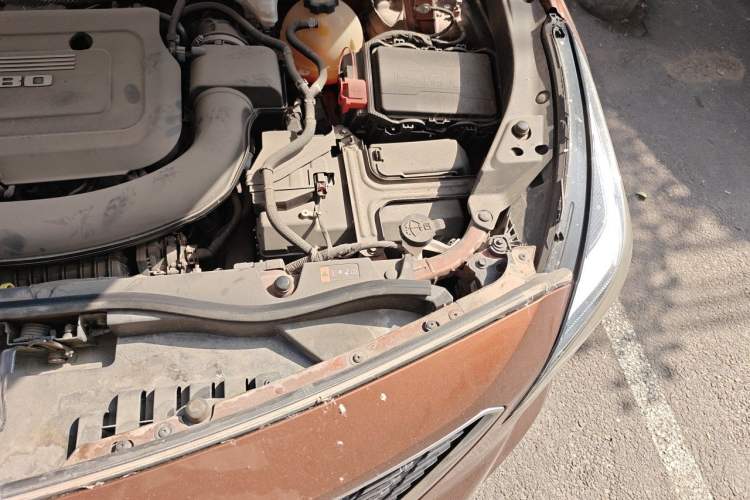Used Cadillac XT4 2018 28T Two-Wheel Drive Tech Version Engine Bay Left